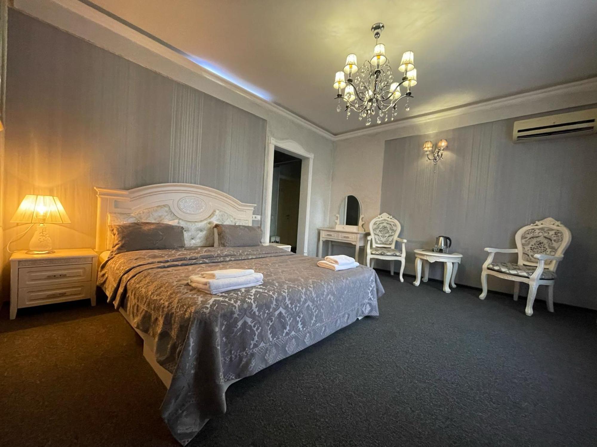 Hotel Київські Ночі Esterno foto
